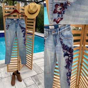 Jessica Simpson “kiss me super skinny” Jeans!